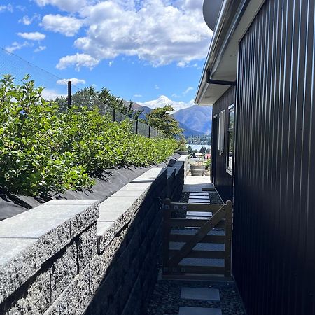 Lake Views - New Apartment With Room To Relax Wanaka Eksteriør bilde