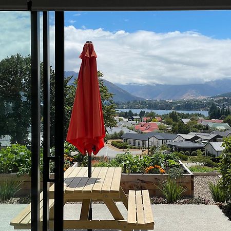 Lake Views - New Apartment With Room To Relax Wanaka Eksteriør bilde