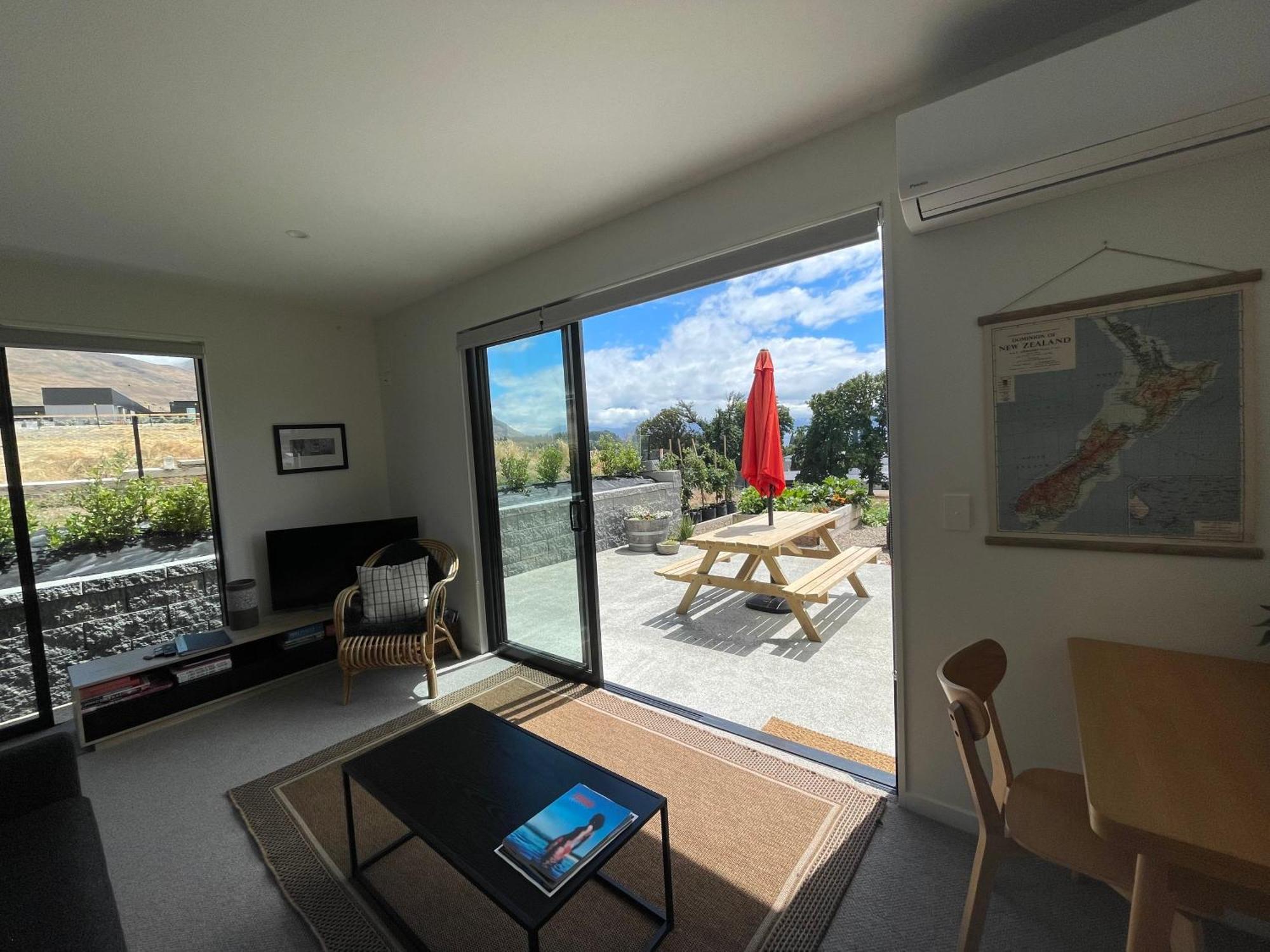 Lake Views - New Apartment With Room To Relax Wanaka Eksteriør bilde