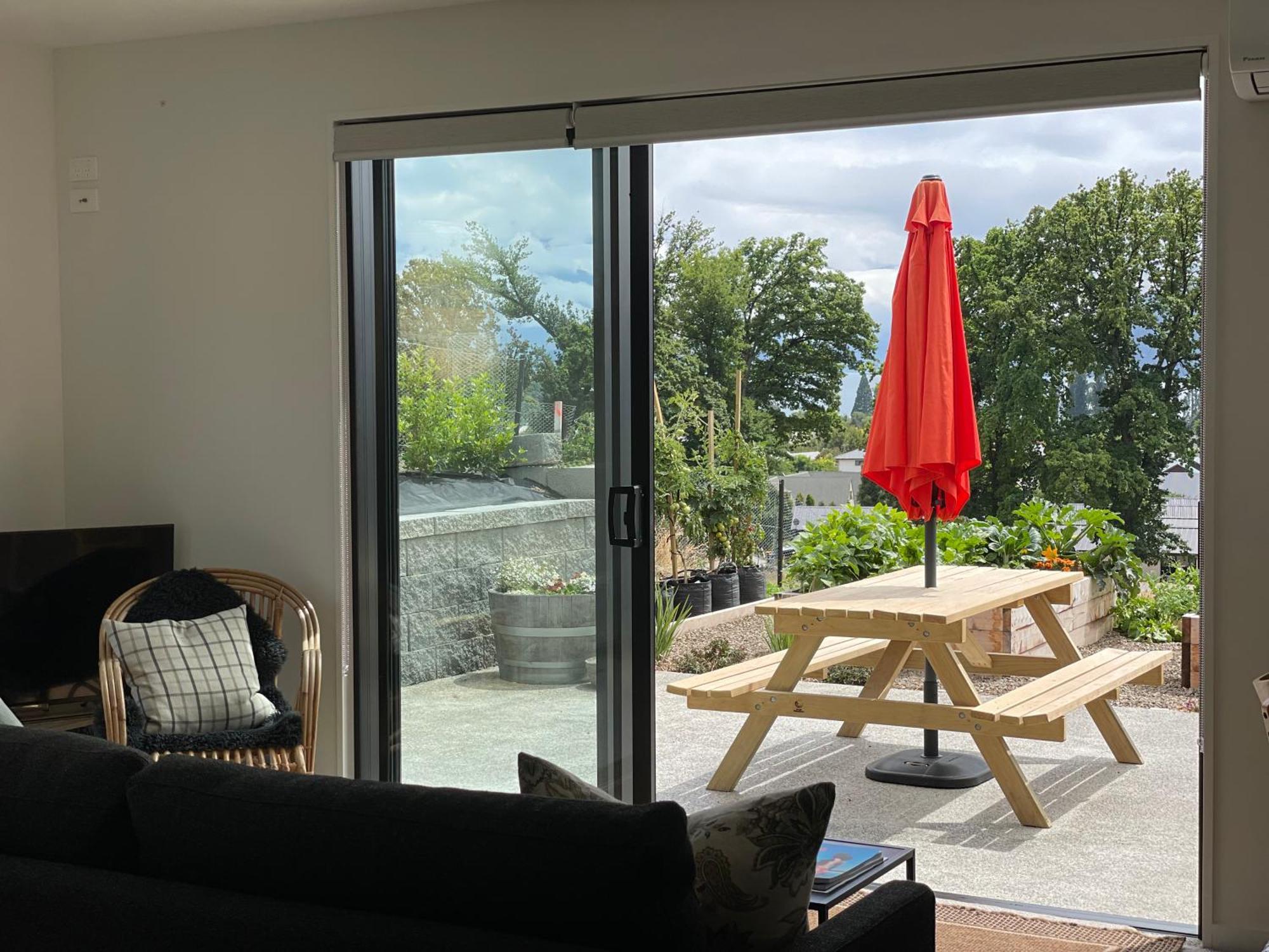 Lake Views - New Apartment With Room To Relax Wanaka Eksteriør bilde