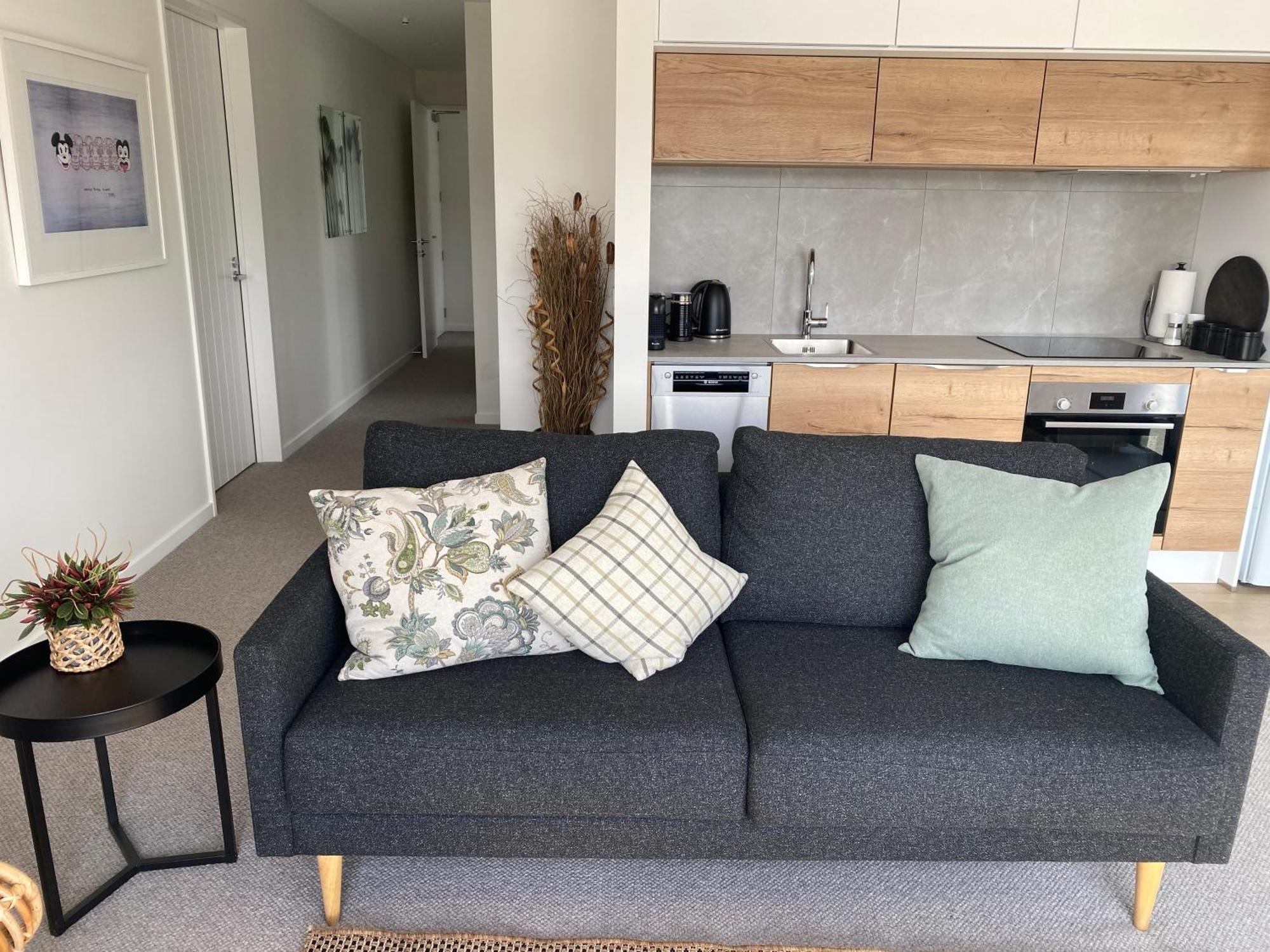 Lake Views - New Apartment With Room To Relax Wanaka Eksteriør bilde
